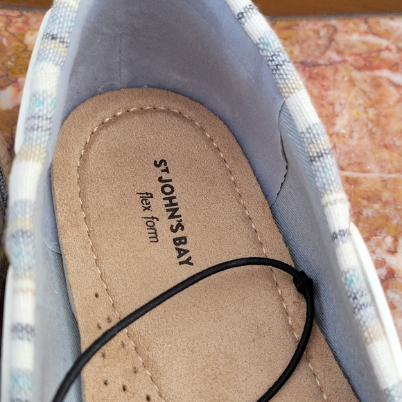 St. John’s Bay Comfort Flats Slip On Sneakers Sz 9 - Picture 8 of 15